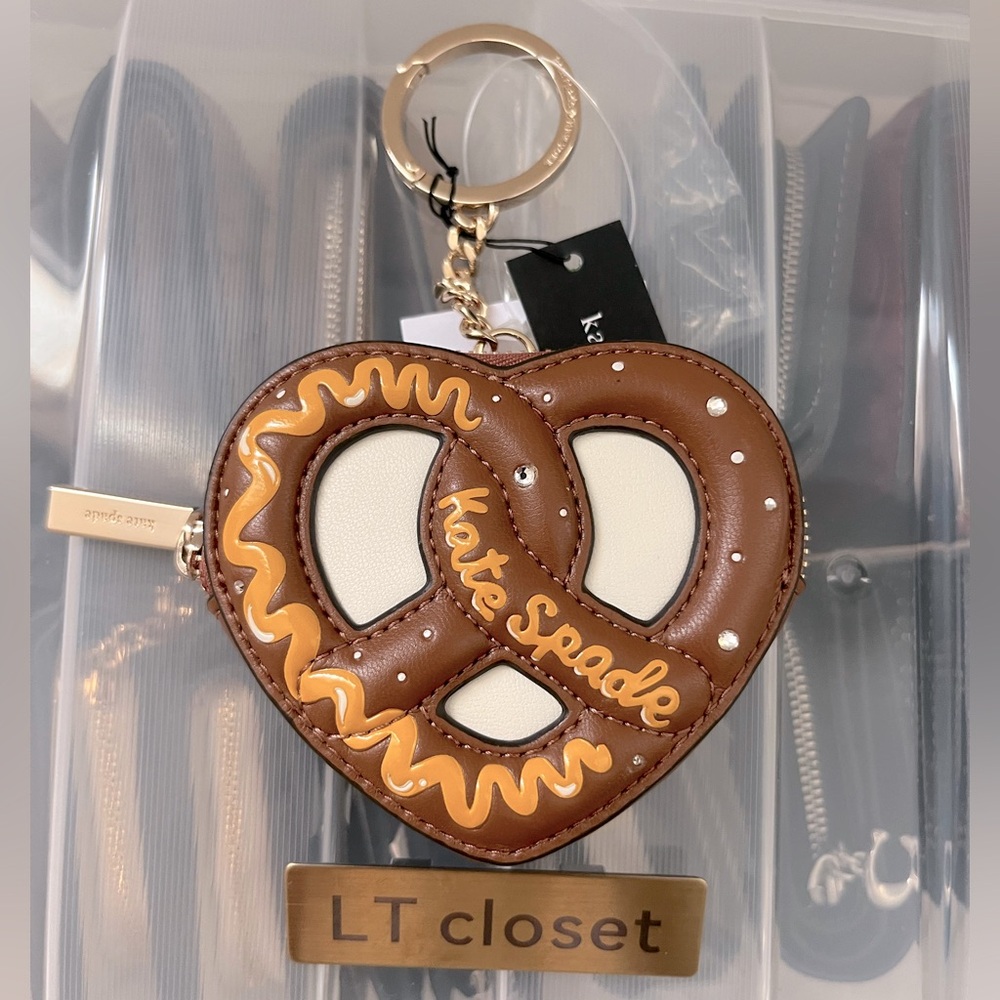 ♠️New kate spade NYC Big Apple 3D Pretzel Coin Purse